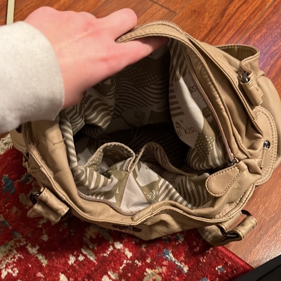 Angelkiss tan multi-pocket purse - Picture 4 of 8